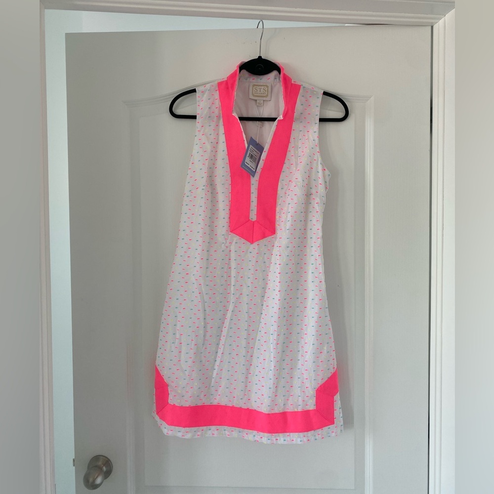 Sail to Sable Neon Clip Dot Shift Dress 🌺